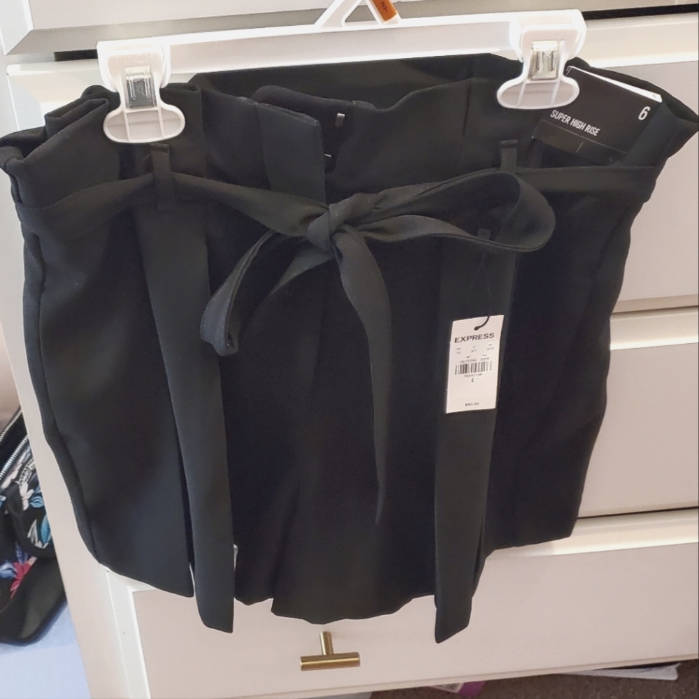 Express Super High Waisted Belted Pleated Paperbag Shorts Sz. 6
